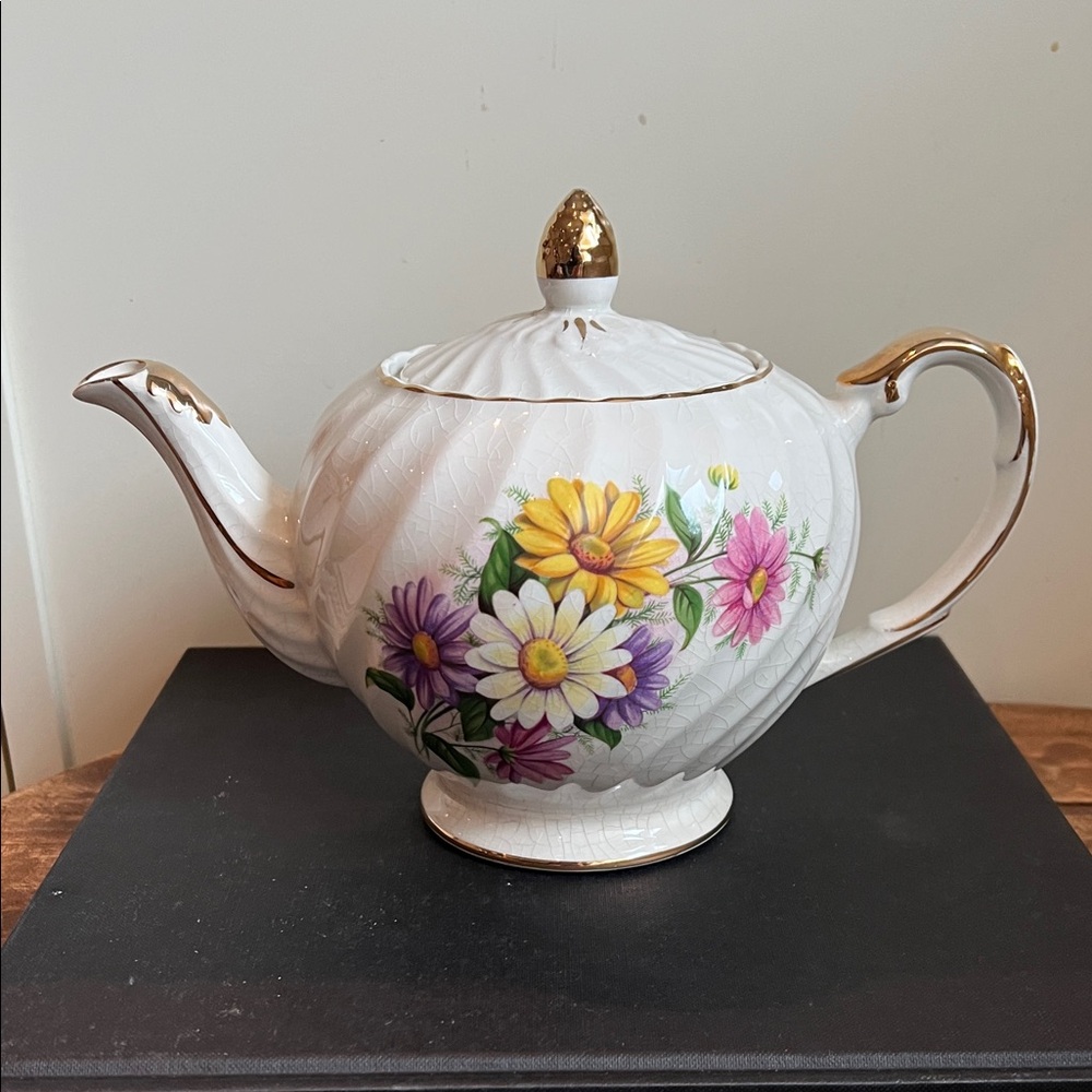 Ellgreave Genuine Heatmaster White  Floral Ceramic Teapot with Gold Trim